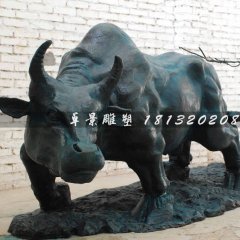 銅雕耕牛，耕地銅牛雕塑