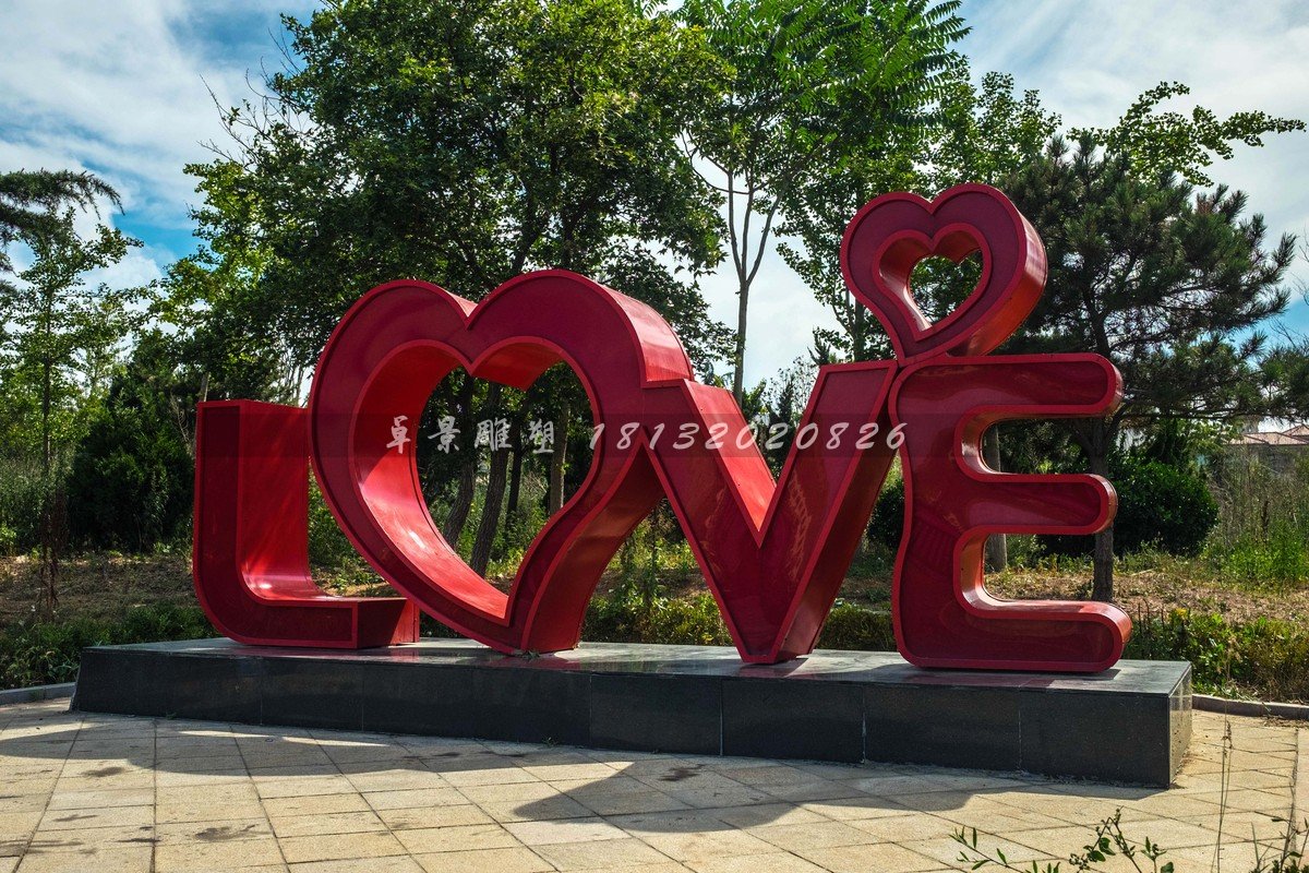 不銹鋼love拼音雕塑，不銹鋼字雕塑