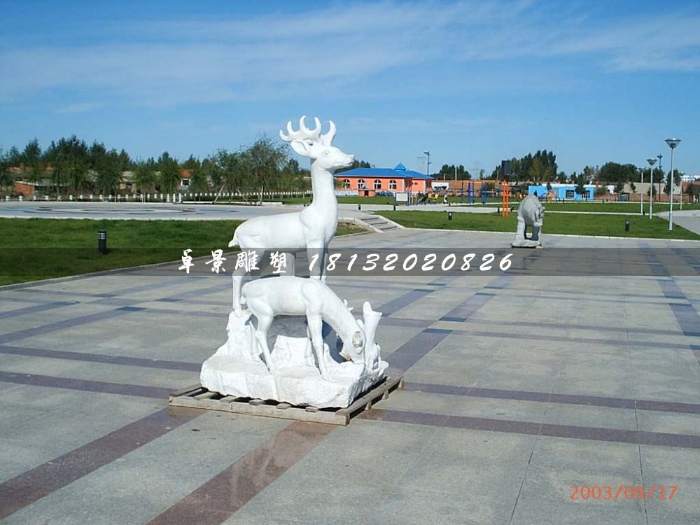 公園小鹿雕塑，廣場石頭鹿