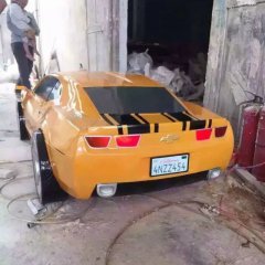 仿真汽車雕塑，廣場(chǎng)汽車玻璃鋼雕塑
