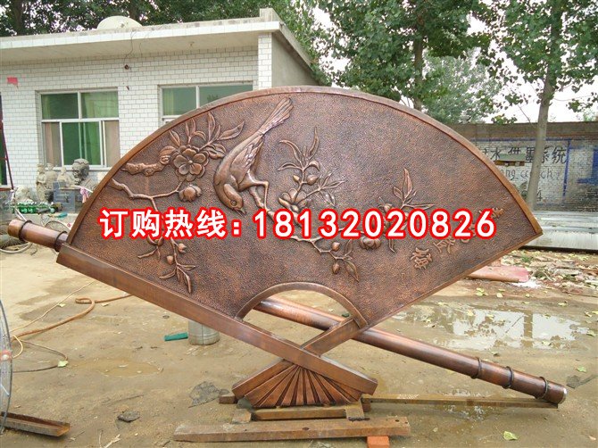 喜鵲登梅銅浮雕，扇形銅浮雕