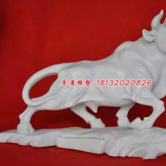 拓荒牛石雕，漢白玉石牛動(dòng)物雕塑
