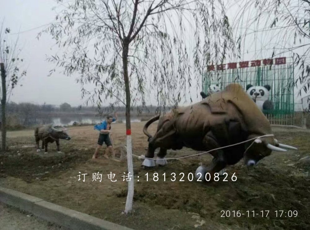 玻璃鋼拓荒牛雕塑，玻璃鋼動(dòng)物雕塑 (1)