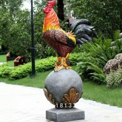 踩球公雞雕塑，玻璃鋼動物雕塑
