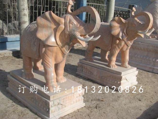 象鼻向上大象石雕，晚霞紅大象雕塑