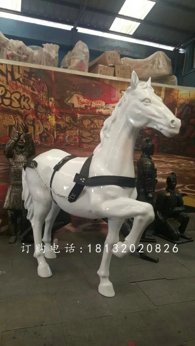 抬蹄馬雕塑，玻璃鋼白馬動(dòng)物雕塑 (2)