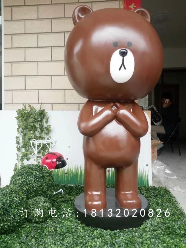 玻璃鋼布朗熊雕塑，卡通玻璃鋼小熊雕塑 