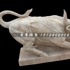 晚霞紅石雕牛，廣場(chǎng)華爾街牛石雕