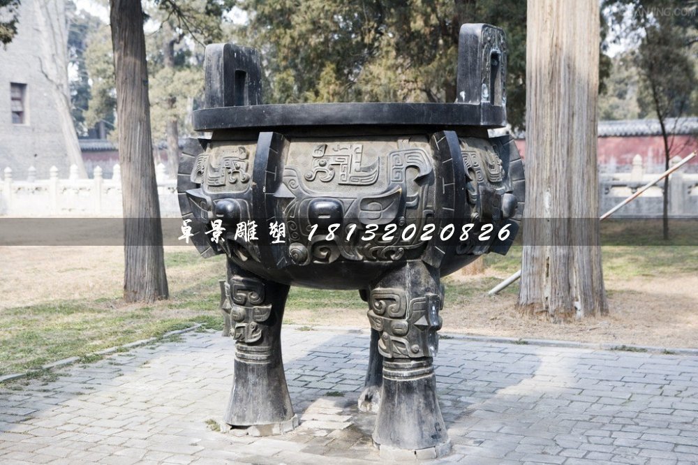 仿古銅鼎，廣場三足銅鼎