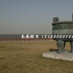 三足銅鼎，廣場(chǎng)青銅鼎