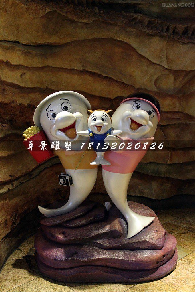 小海豚一家雕塑，玻璃鋼卡通雕塑