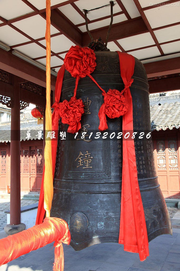 鐘雕塑，廣場銅鐘雕塑