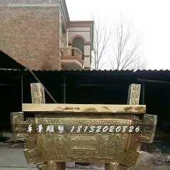 聚財(cái)寶鼎銅雕，廣場四足鼎