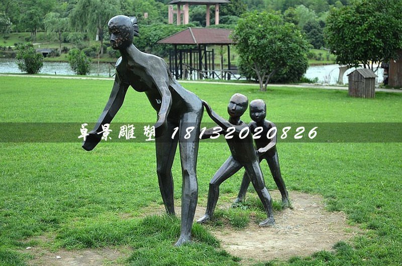 老鷹捉小雞銅雕，公園抽象人物雕塑