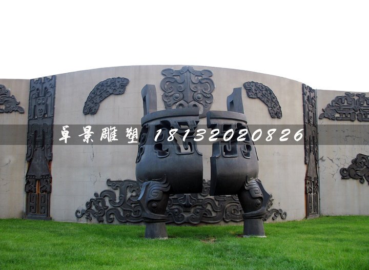 破裂的銅鼎，廣場三足鼎