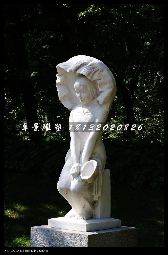 少數(shù)民族女孩石雕,公園大理石人物雕塑