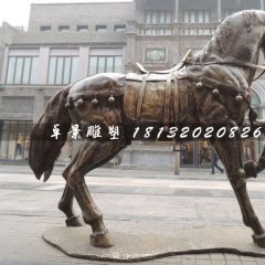 坐騎雕塑，廣場銅馬雕塑