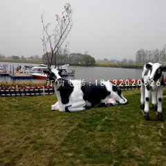 仿真奶牛雕塑公園玻璃鋼動(dòng)物雕塑