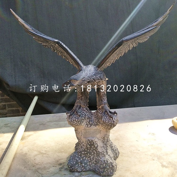老鷹石雕，青石雄鷹