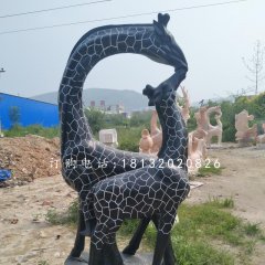 親嘴鹿石雕，青石動物雕塑