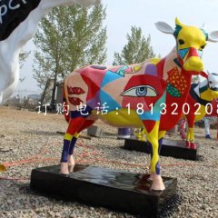 小牛雕塑，玻璃鋼彩繪動物