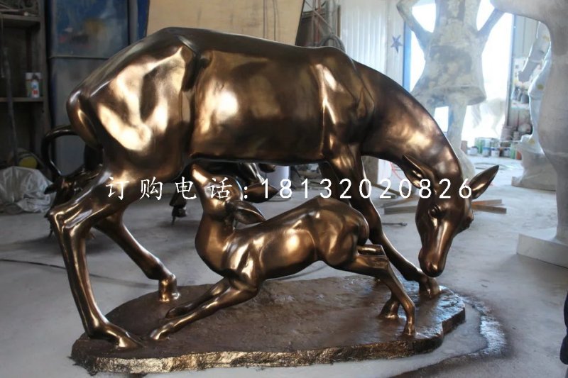 母子鹿雕塑，玻璃鋼仿銅動物雕塑