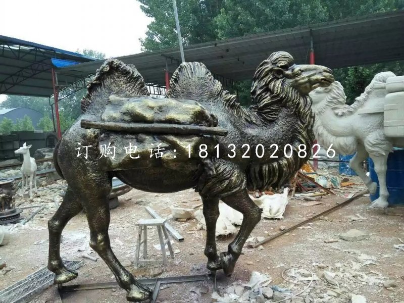 馱貨駱駝雕塑，玻璃鋼仿銅動(dòng)物雕塑