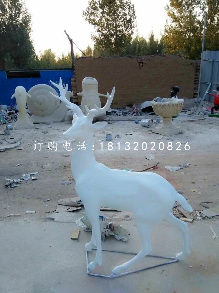 白色的小鹿雕塑，玻璃鋼動物雕塑
