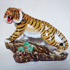 玻璃鋼老虎上山雕塑，動物雕塑