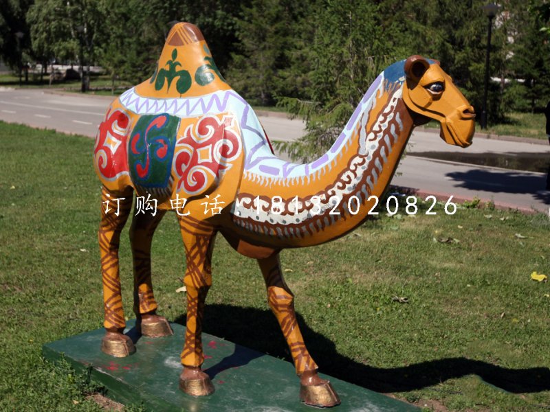 玻璃鋼駱駝雕塑，彩繪動(dòng)物