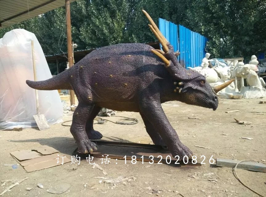 玻璃鋼仿真恐龍，公園動物雕塑.jpg