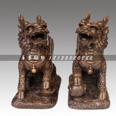 腳踩錢幣的麒麟銅雕，銅雕神獸
