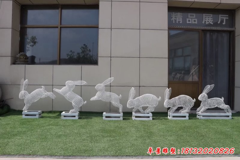 各種姿勢(shì)不銹鋼鏤空兔子雕塑