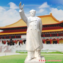 八一廣場(chǎng)毛主席塑像